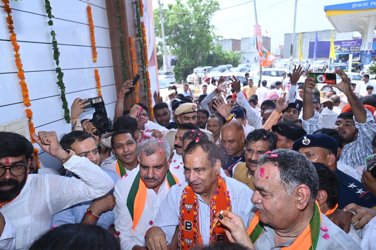 BJP State President Mohanlal Badauli inaugurated the party's district office in Hansi.